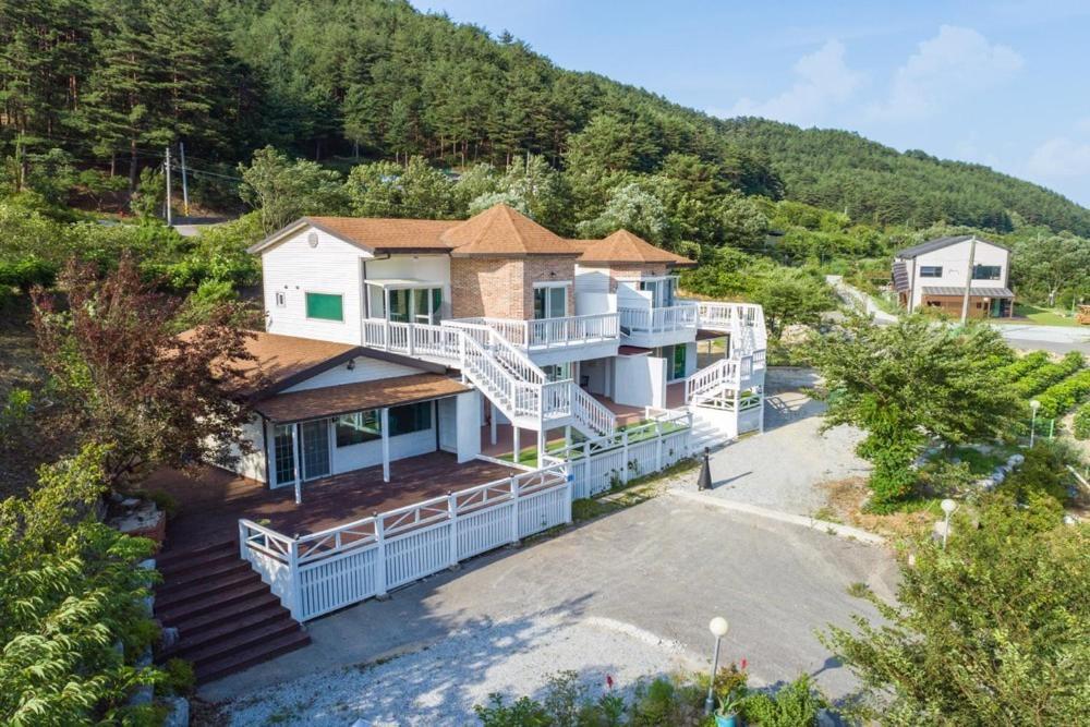 Gangneung Chunja Yeoinsook Hotel Exterior photo